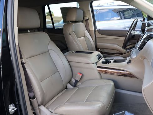 Used 2020 GMC Yukon SLT w/ Premium Edition image 26