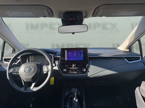 Used 2025 Toyota Corolla LE image 11