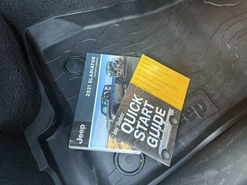 Used 2021 Jeep Gladiator Sport image 18