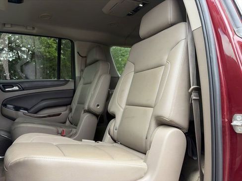 Used 2016 Chevrolet Suburban LT image 15