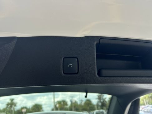 New 2025 Ford Escape SE image 9