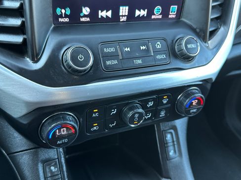 Used 2018 GMC Acadia SLT image 29