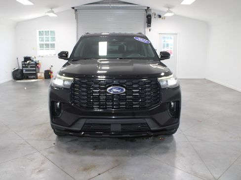 Used 2025 Ford Explorer ST-Line AWD/4WD image 3
