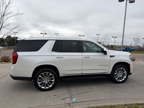 Used 2023 GMC Yukon SLT AWD/4WD image 8