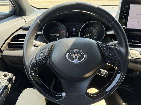 Used 2019 Toyota C-HR XLE FWD image 14