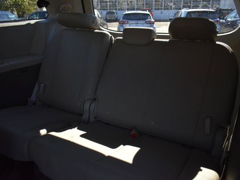 Used 2020 Toyota Sienna XLE Premium image 18