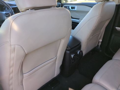 Used 2022 Ford Explorer XLT w/ Equipment Group 202A image 18