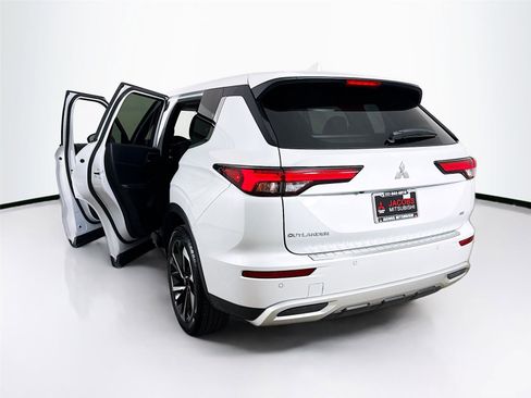 Used 2024 Mitsubishi Outlander SE image 22