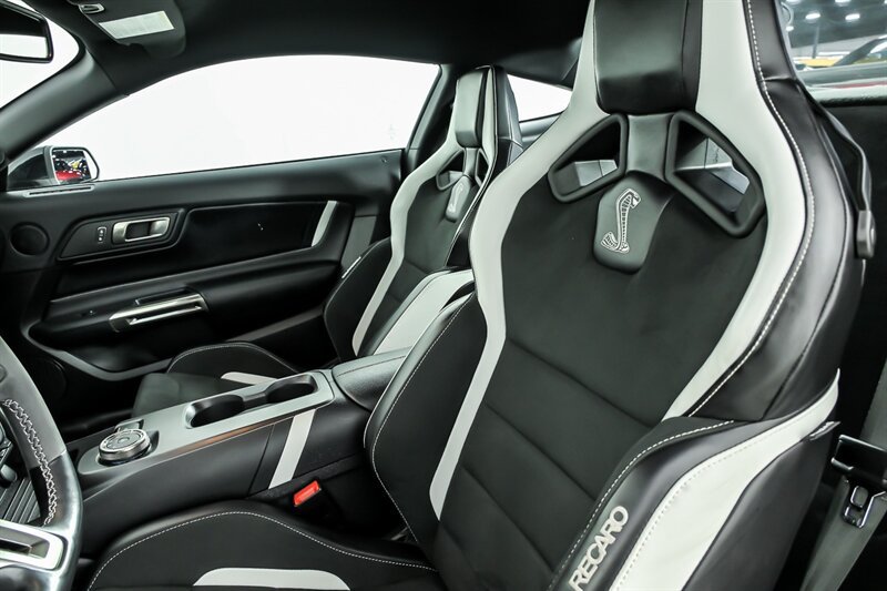 Used 2020 Ford Mustang Shelby GT500 w/ Carbon Fiber Track Pack RWD image 17