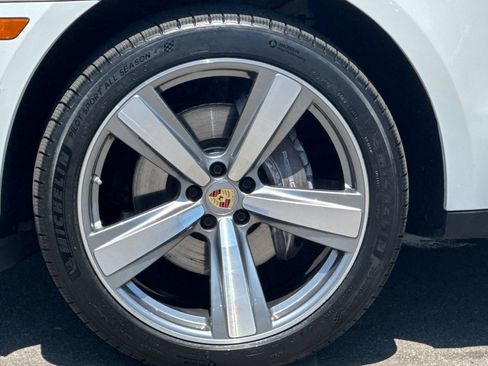 Certified 2023 Porsche Macan AWD/4WD image 27