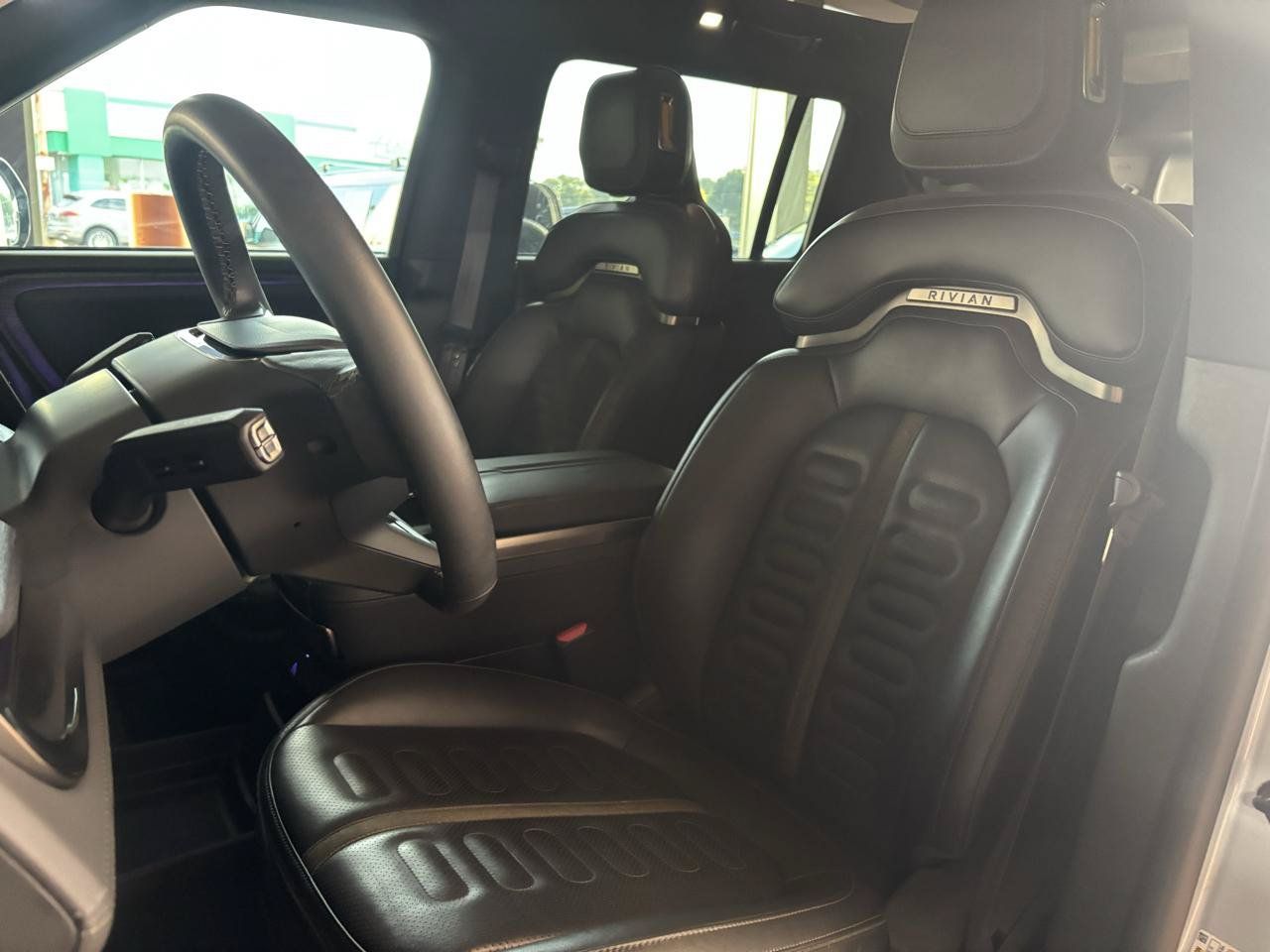 Used 2025 Rivian R1S Adventure Dual AWD/4WD image 12
