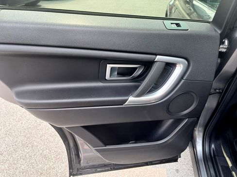 Used 2018 Land Rover Discovery Sport SE image 13