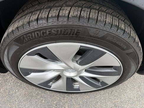 Used 2021 Tesla Model Y Long Range AWD/4WD image 18