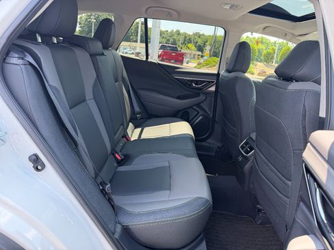 Used 2025 Subaru Outback Onyx Edition AWD/4WD image 18
