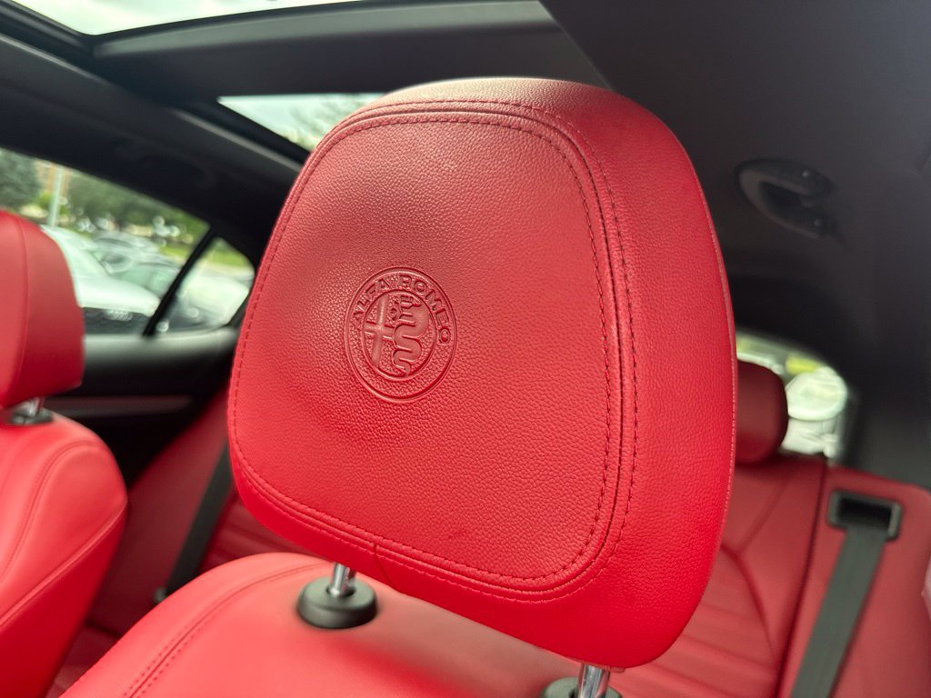 Used 2023 Alfa Romeo Stelvio Veloce AWD/4WD image 33