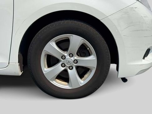 Used 2015 Toyota Sienna LE FWD image 8