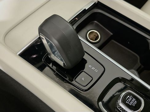 Used 2023 Volvo XC60 B5 Core FWD image 25