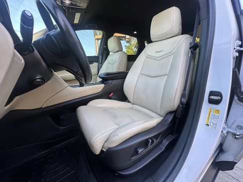 Used 2017 Cadillac XT5 Base 4dr SUV image 6