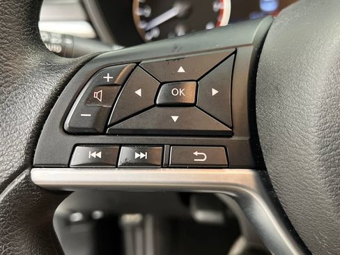 Used 2025 Nissan Altima 2.5 SV FWD image 42