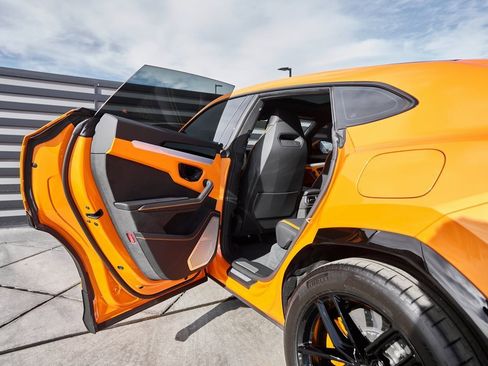 Used 2025 Lamborghini Urus SE image 26