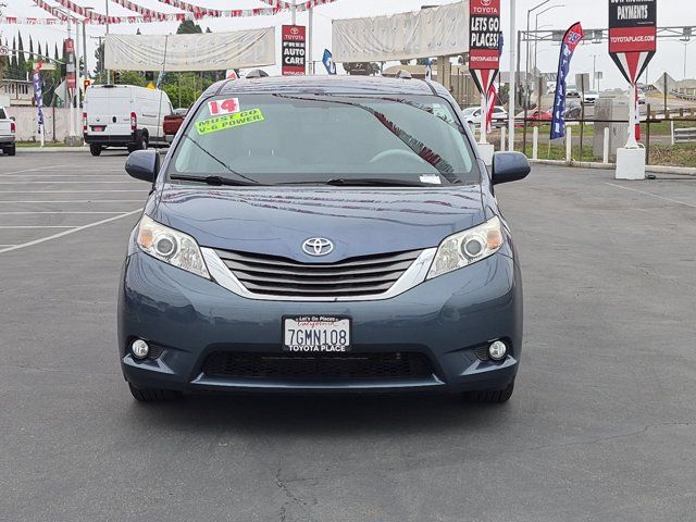 Used 2014 Toyota Sienna XLE FWD image 2