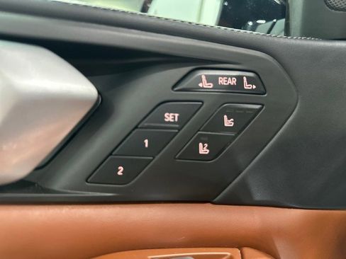 Used 2019 BMW X7 xDrive50i w/ M Sport Package AWD/4WD image 40