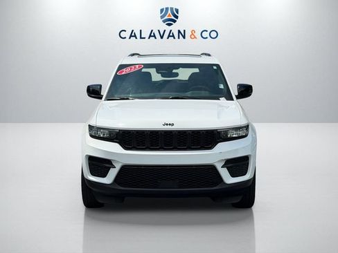 Used 2023 Jeep Grand Cherokee Altitude AWD/4WD image 2