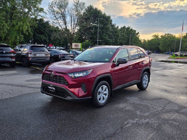 Used 2021 Toyota RAV4 LE AWD/4WD image 4