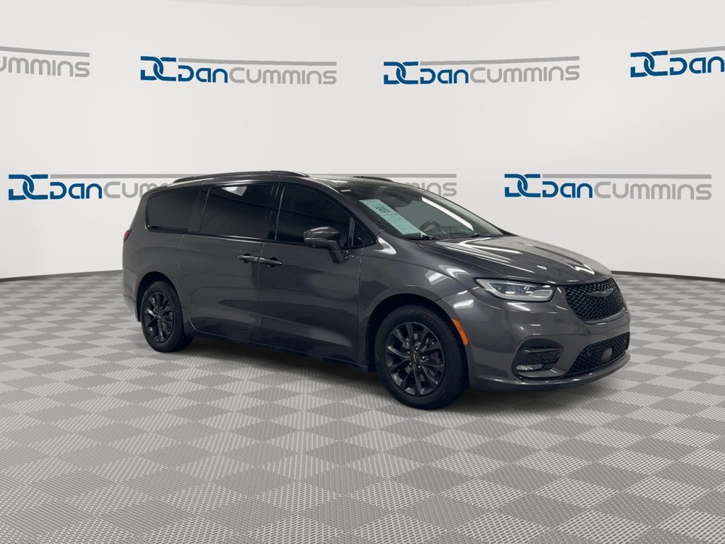 Used 2021 Chrysler Pacifica Touring-L w/ Premium & Safety Sphere Group FWD image 2
