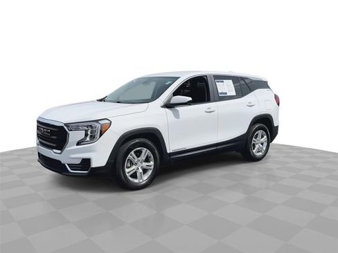 Used 2024 GMC Terrain SLE image 4