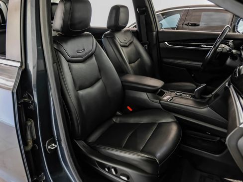 Used 2020 Cadillac XT6 Premium Luxury FWD image 31