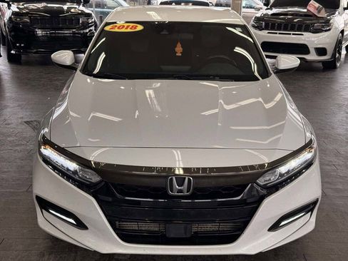 Used 2018 Honda Accord Sport image 3