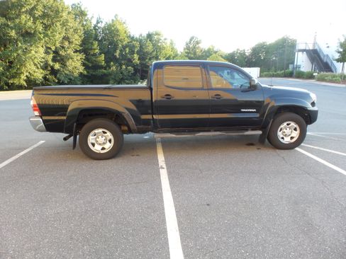 Used 2013 Toyota Tacoma PreRunner w/ SR5 Pkg RWD image 2
