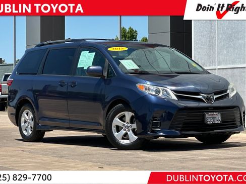 Certified 2018 Toyota Sienna LE w/ Carpet Mat Package FWD image 1