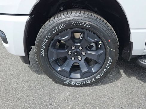 New 2026 RAM 1500 Express AWD/4WD image 9