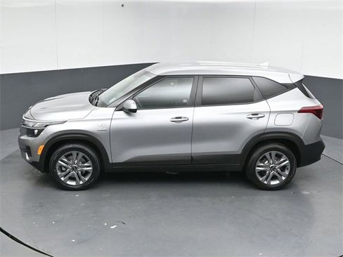 Used 2021 Kia Seltos LX image 47