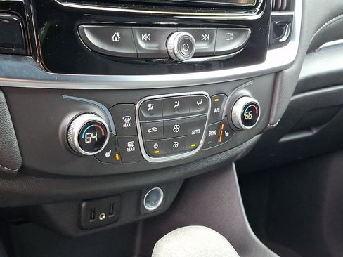 Certified 2023 Chevrolet Traverse LT FWD image 17