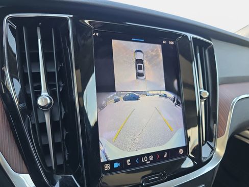 Used 2024 Volvo S60 B5 Plus image 22