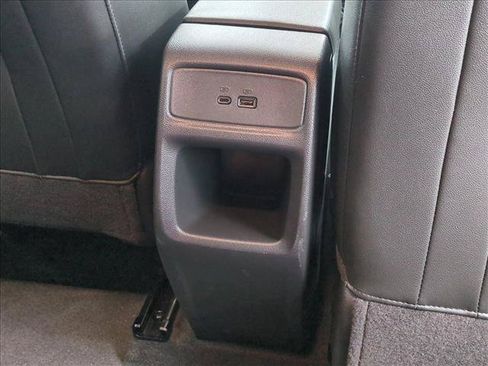 Used 2025 Chevrolet Trax LT FWD image 17