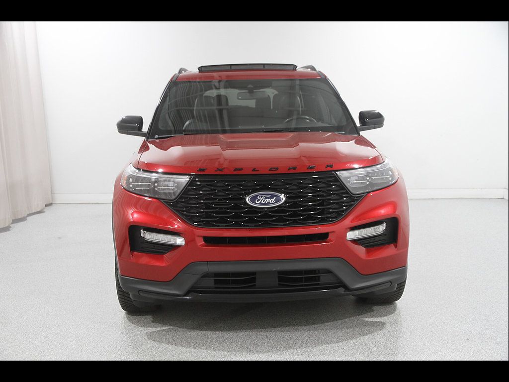 Used 2023 Ford Explorer ST-Line w/ Class IV Trailer Tow Package AWD/4WD image 2