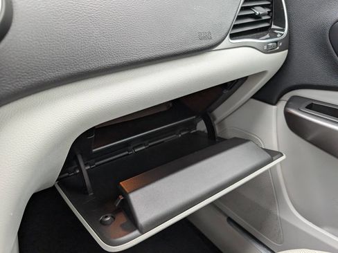 Used 2019 Jeep Cherokee Limited w/ Trailer Tow Group image 32