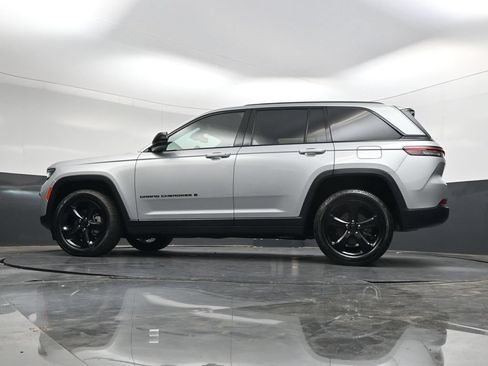 Used 2023 Jeep Grand Cherokee Limited w/ Black Appearance Package AWD/4WD image 36