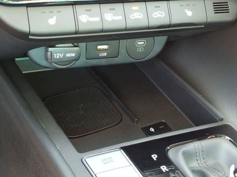 New 2026 Hyundai Elantra Limited FWD image 33