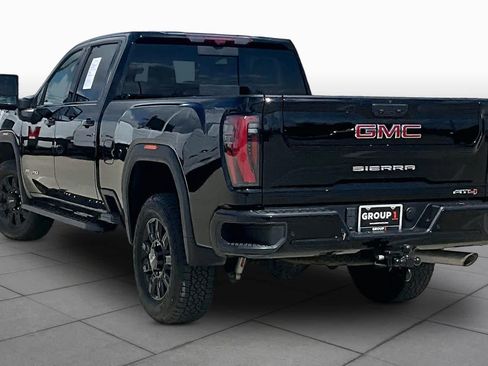 Used 2025 GMC Sierra 2500 AT4 w/ Technology Package AWD/4WD image 11