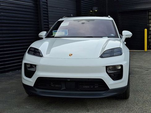 New 2026 Porsche Macan 4 Electric AWD/4WD image 10