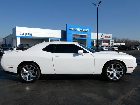 Used 2016 Dodge Challenger SXT Plus image 4