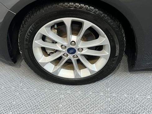 Used 2019 Ford Fusion SE FWD image 9