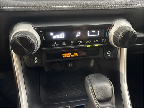 Used 2019 Toyota RAV4 LE w/ All Weather Liner Package AWD/4WD image 37
