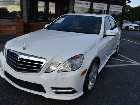 Used 2013 Mercedes-Benz E 550 4MATIC Sedan image 2