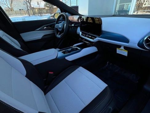 Used 2024 Chevrolet Equinox EV LT image 16